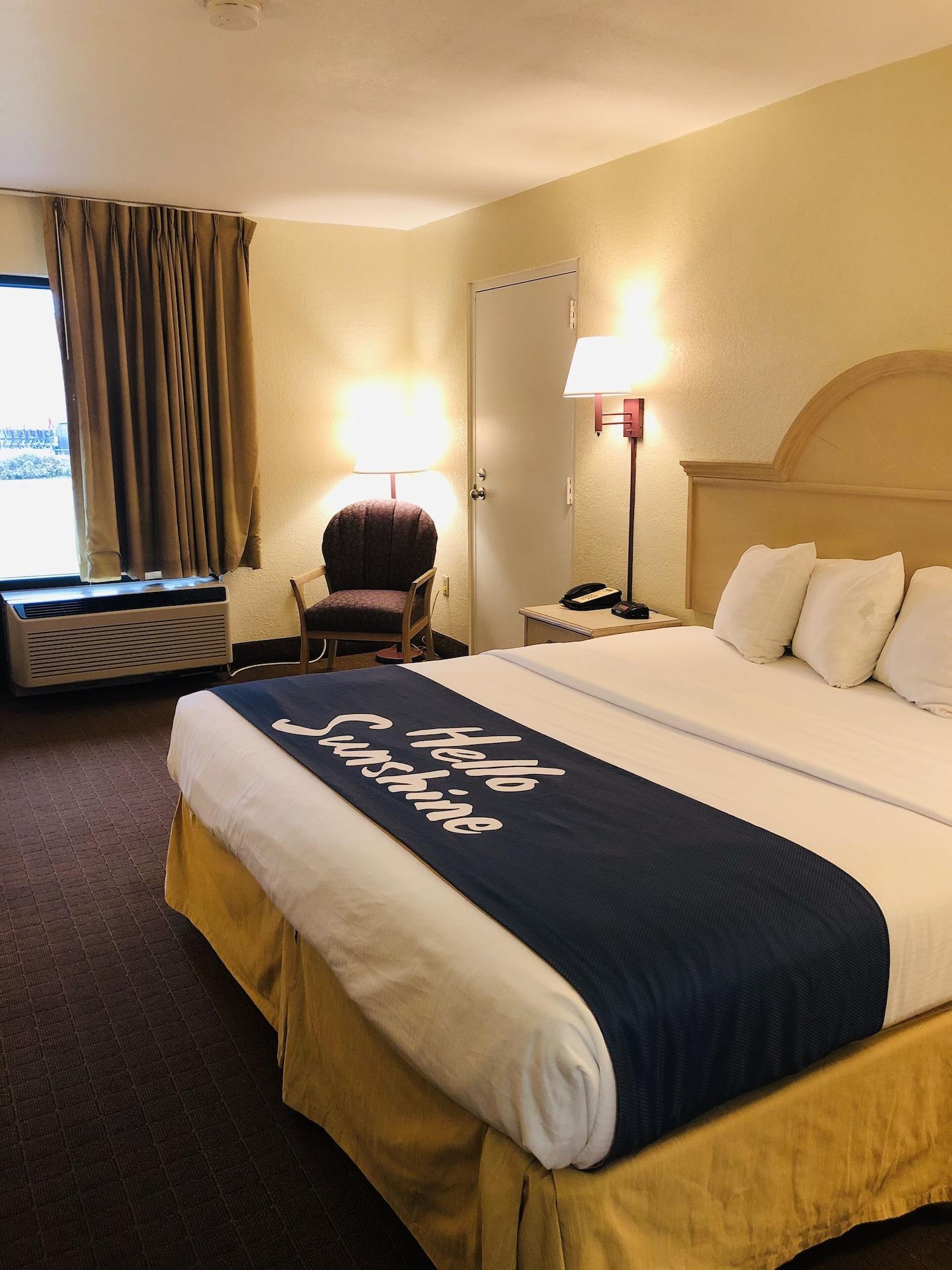 Days Inn & Suites By Wyndham Navarre - Near Beaches Hurlburt Extérieur photo