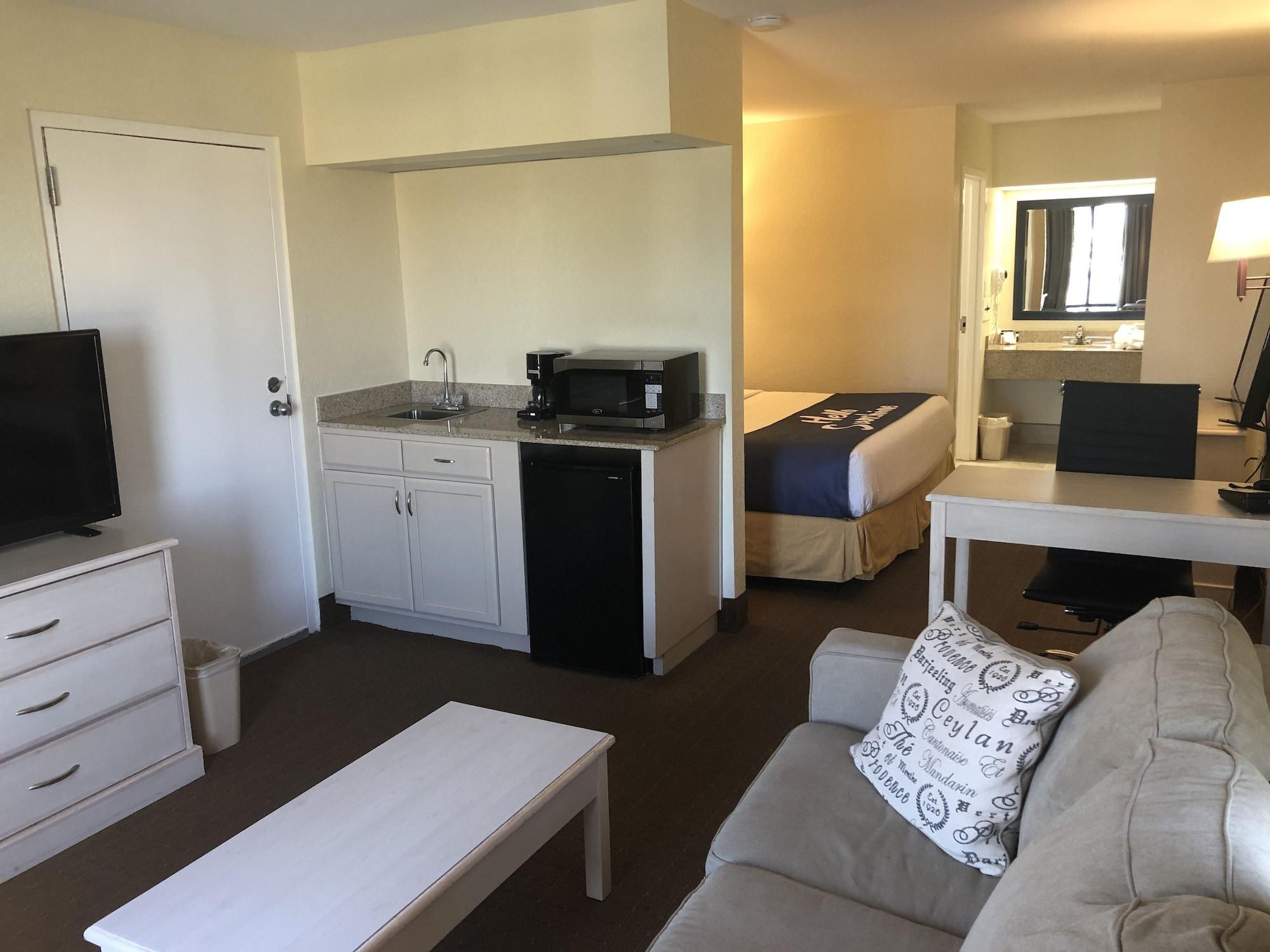 Days Inn & Suites By Wyndham Navarre - Near Beaches Hurlburt Extérieur photo