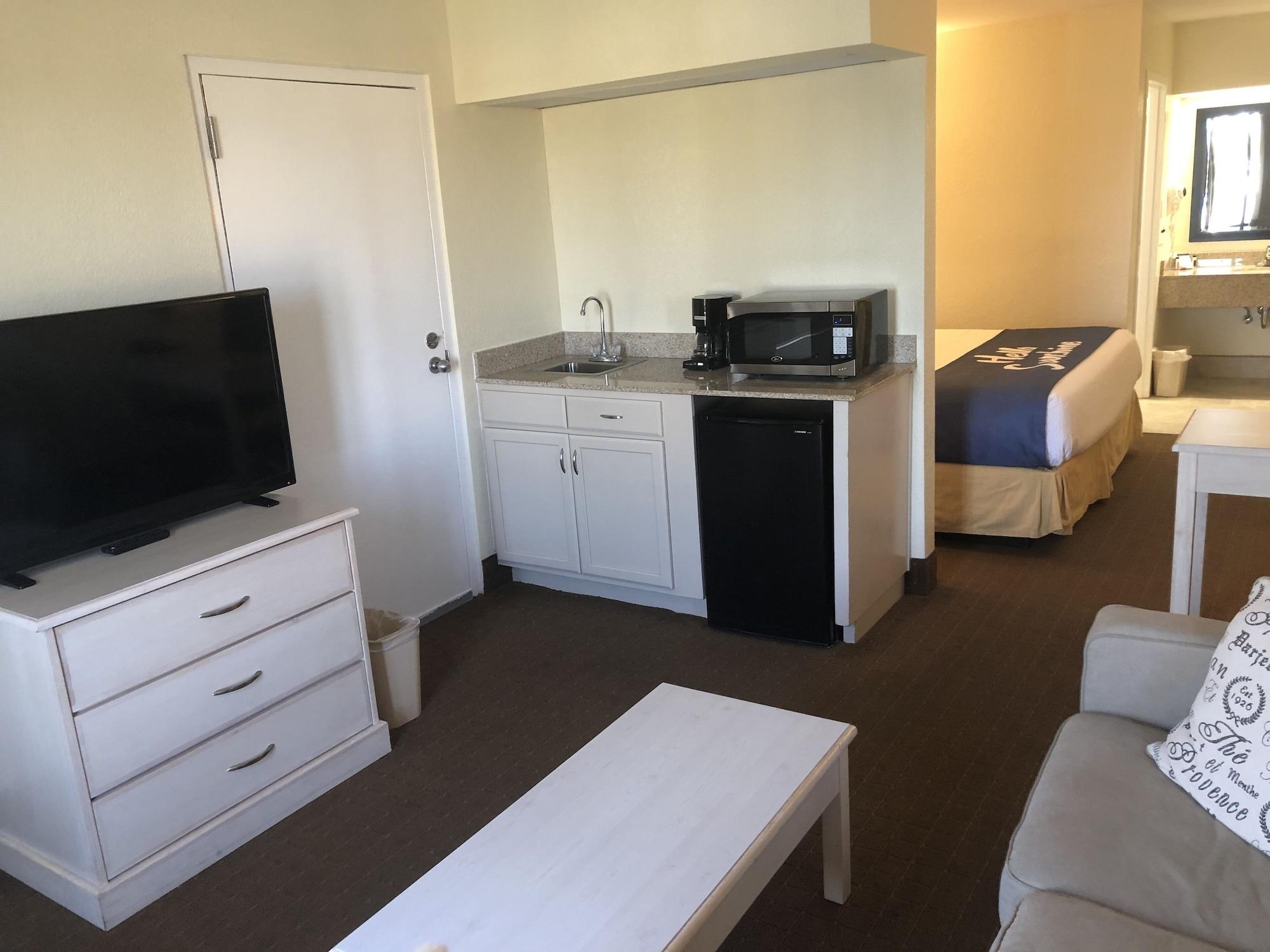 Days Inn & Suites By Wyndham Navarre - Near Beaches Hurlburt Extérieur photo