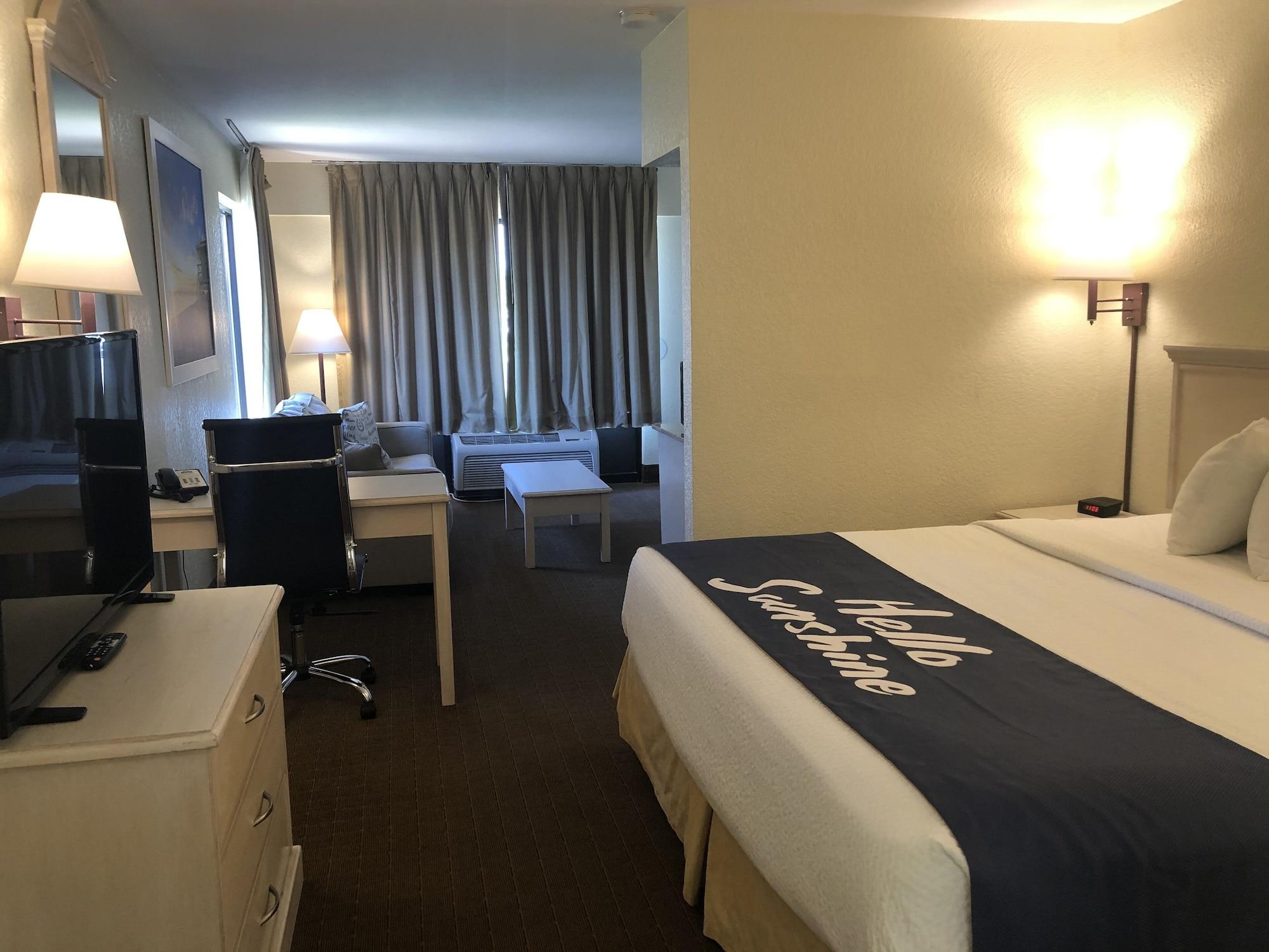 Days Inn & Suites By Wyndham Navarre - Near Beaches Hurlburt Extérieur photo