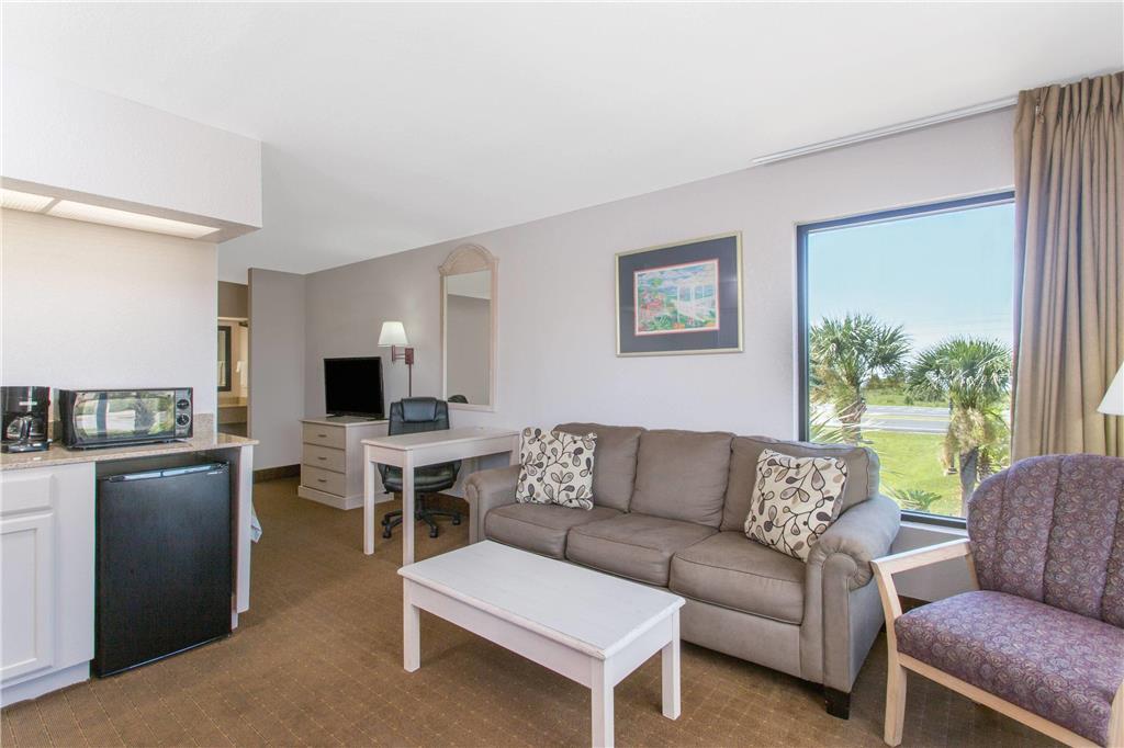 Days Inn & Suites By Wyndham Navarre - Near Beaches Hurlburt Chambre photo